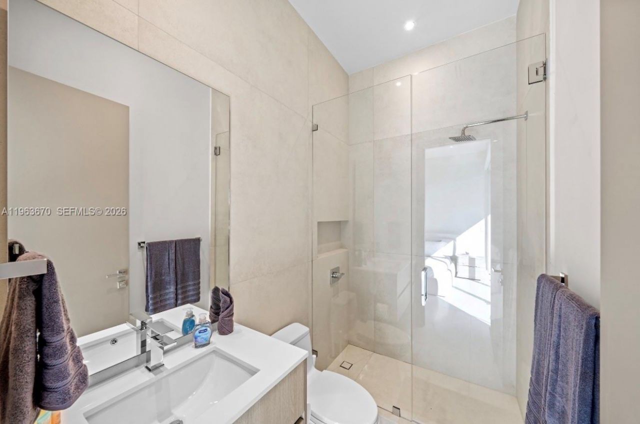 19701 NE 21st Ct, Miami, FL 33179 Photo