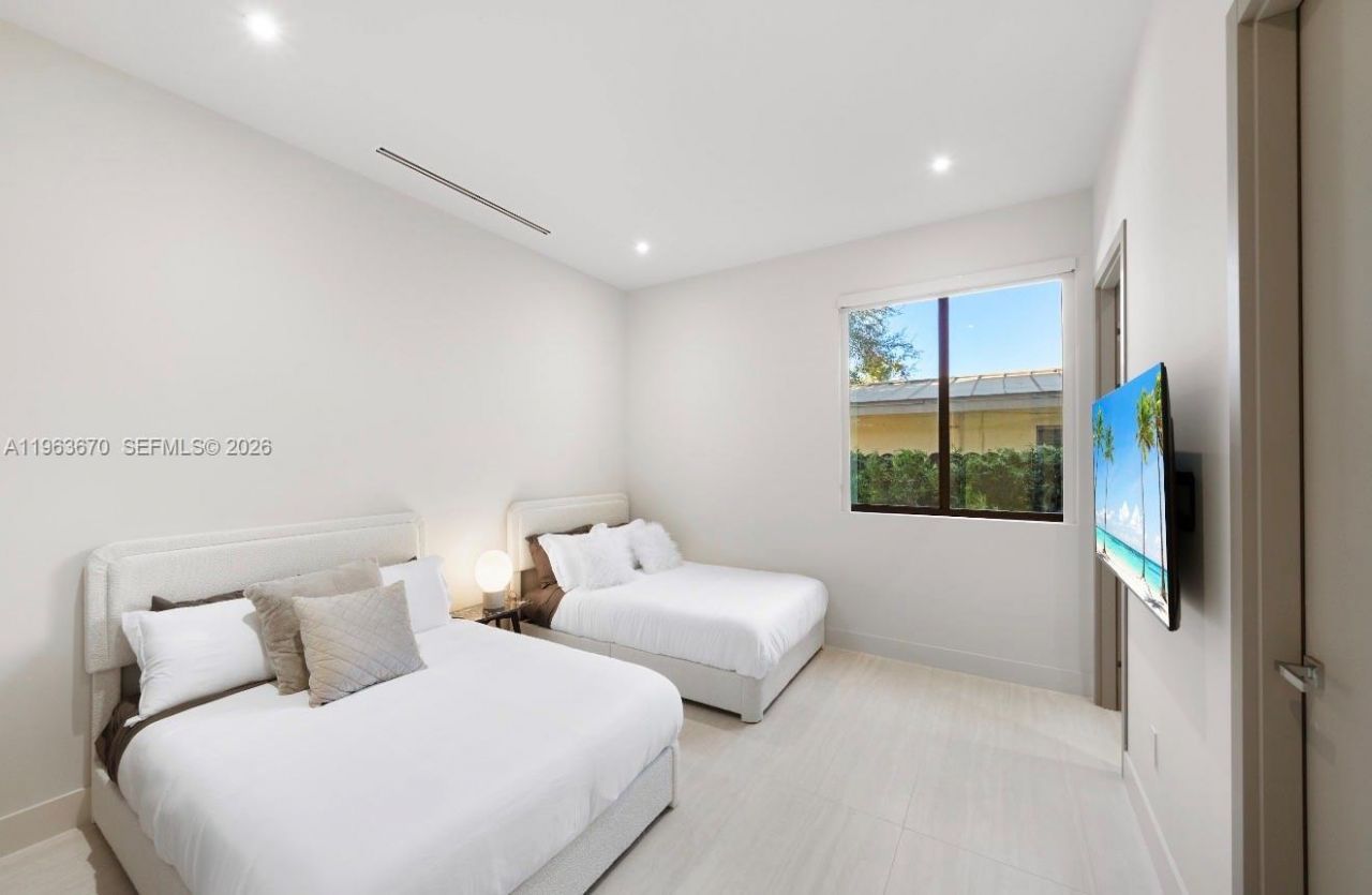 19701 NE 21st Ct, Miami, FL 33179 Photo