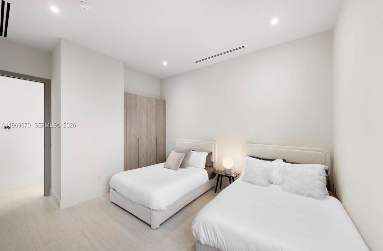 19701 NE 21st Ct, Miami, FL 33179 Photo