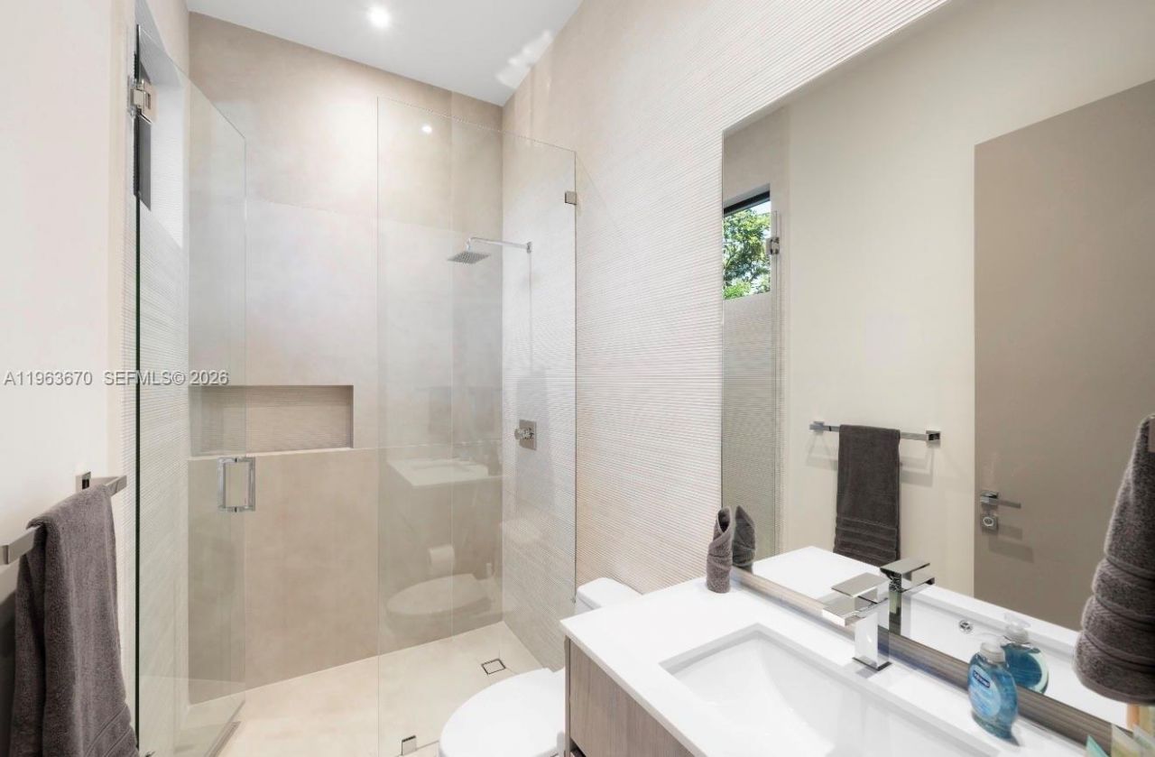 19701 NE 21st Ct, Miami, FL 33179 Photo