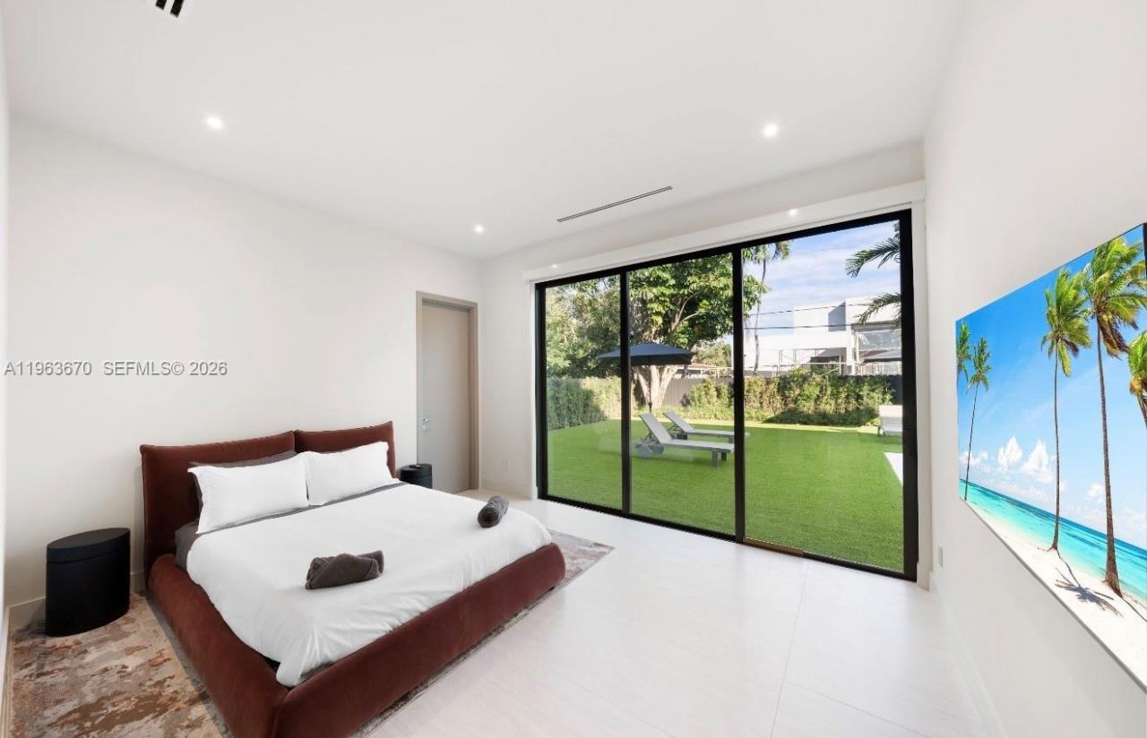 19701 NE 21st Ct, Miami, FL 33179 Photo