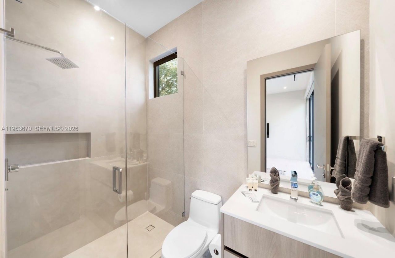 19701 NE 21st Ct, Miami, FL 33179 Photo