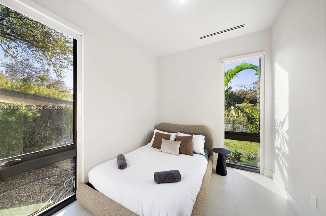 19701 NE 21st Ct, Miami, FL 33179 Photo