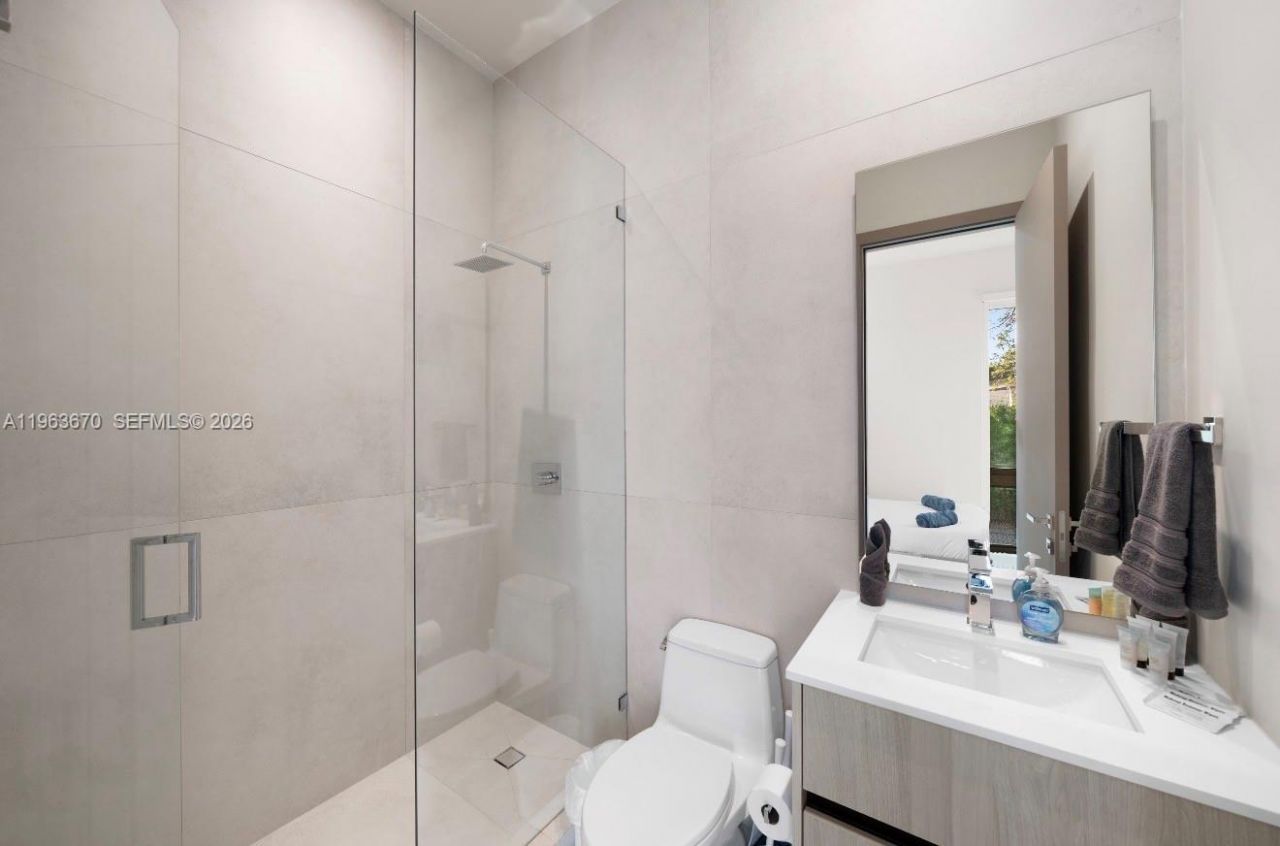 19701 NE 21st Ct, Miami, FL 33179 Photo