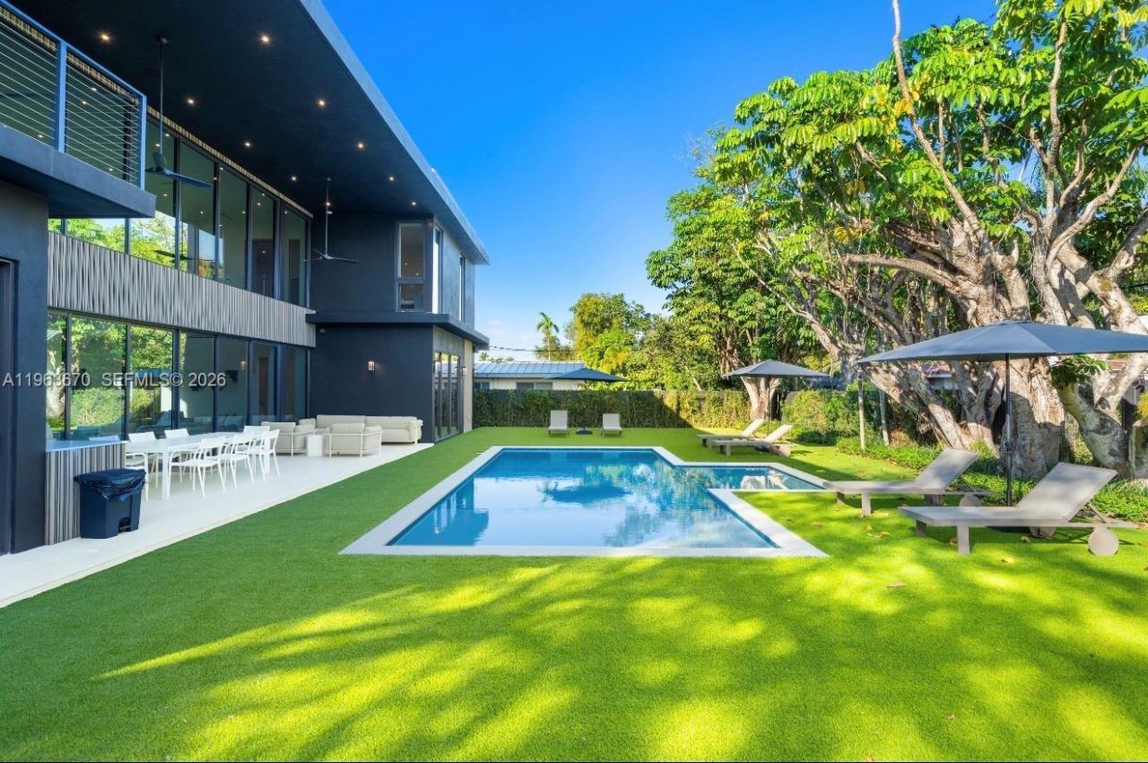 19701 NE 21st Ct, Miami, FL 33179 Photo