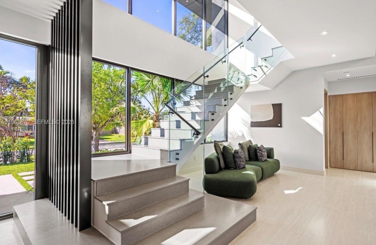 19701 NE 21st Ct, Miami, FL 33179 Photo