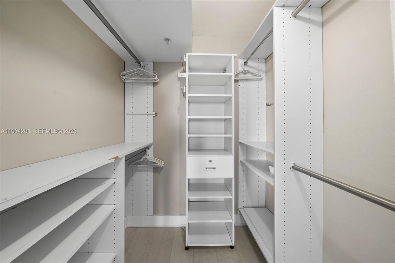 20505 E Country Club Drive , Unit 1232, Aventura, FL 33180 Photo