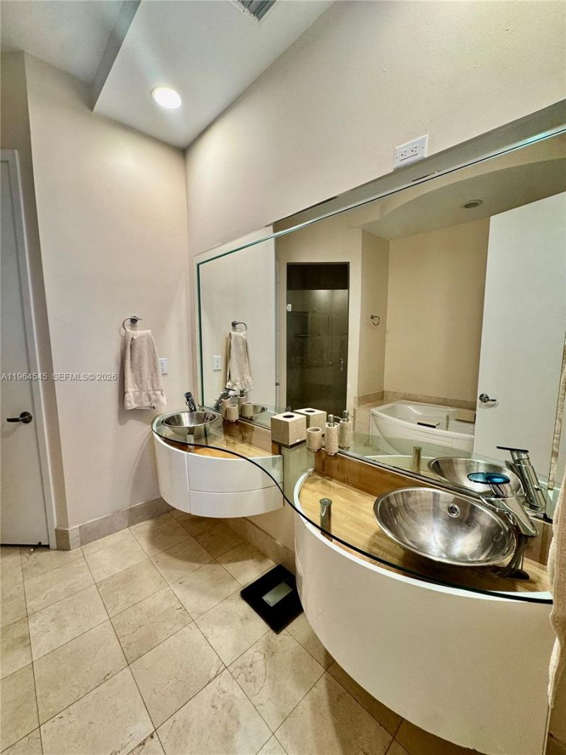 18101 Collins Ave, Unit 5208, Sunny Isles Beach, FL 33160 Photo