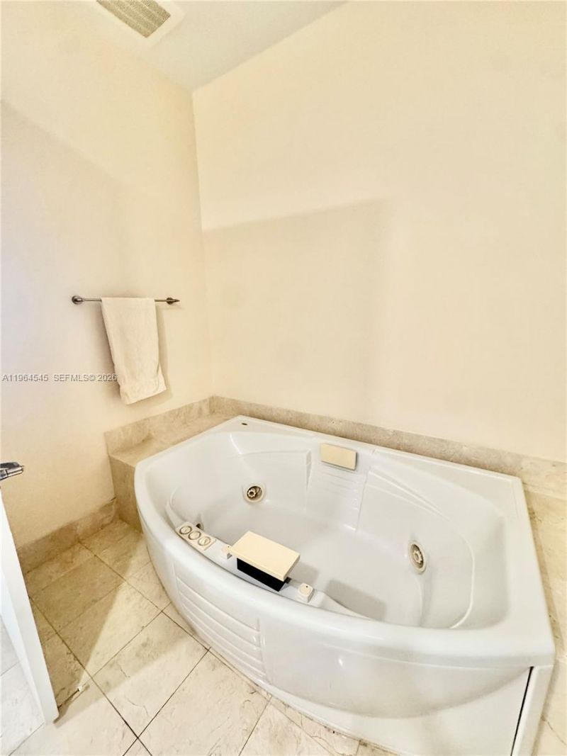 18101 Collins Ave, Unit 5208, Sunny Isles Beach, FL 33160 Photo