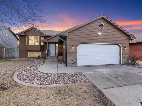 4409 E 37th St, Sioux Falls, SD 57103