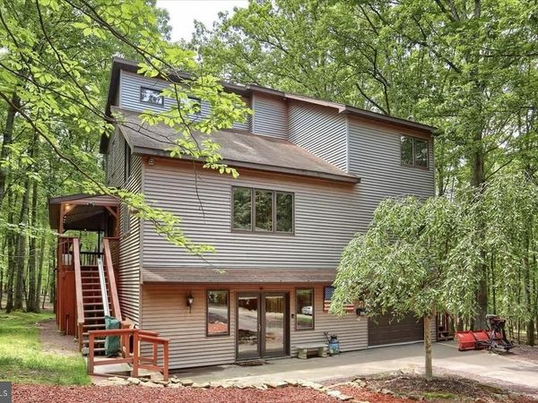 208 OWEGO DRIVE , HAZLETON, PA 18202