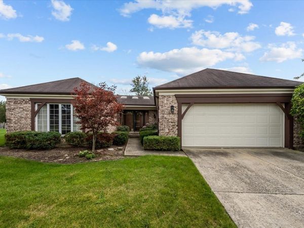 320 Buckthorn Circle, Northbrook, IL 60062