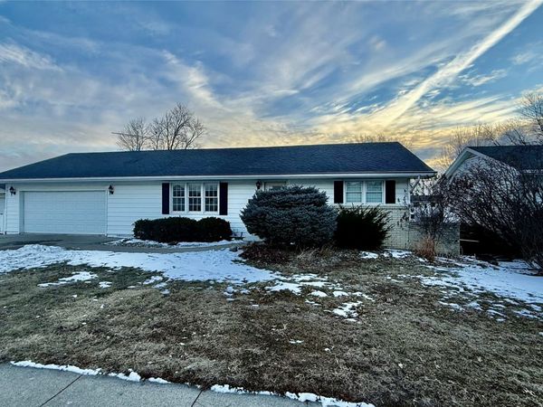 1704 S 3rd Avenue, Marshalltown, IA 50158