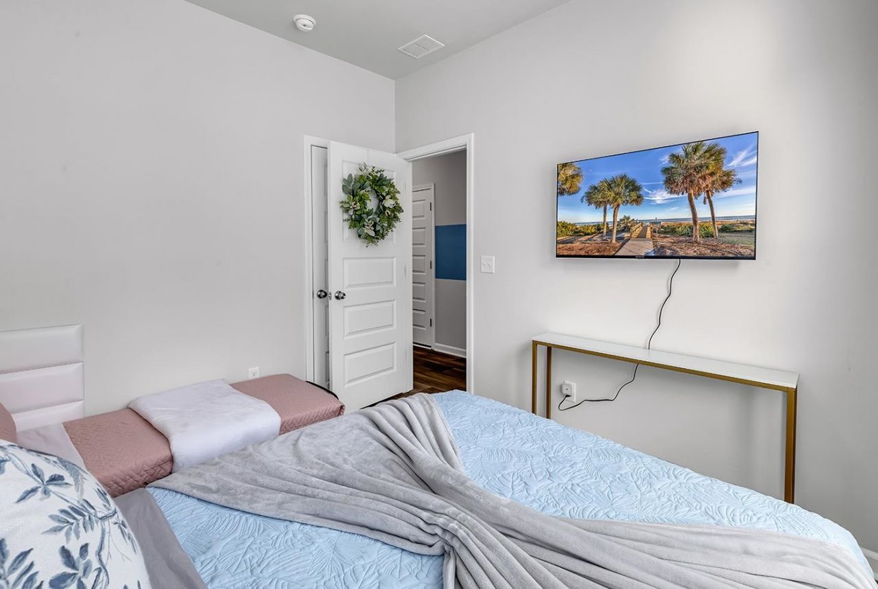 1391 Speedway St. Photo 7