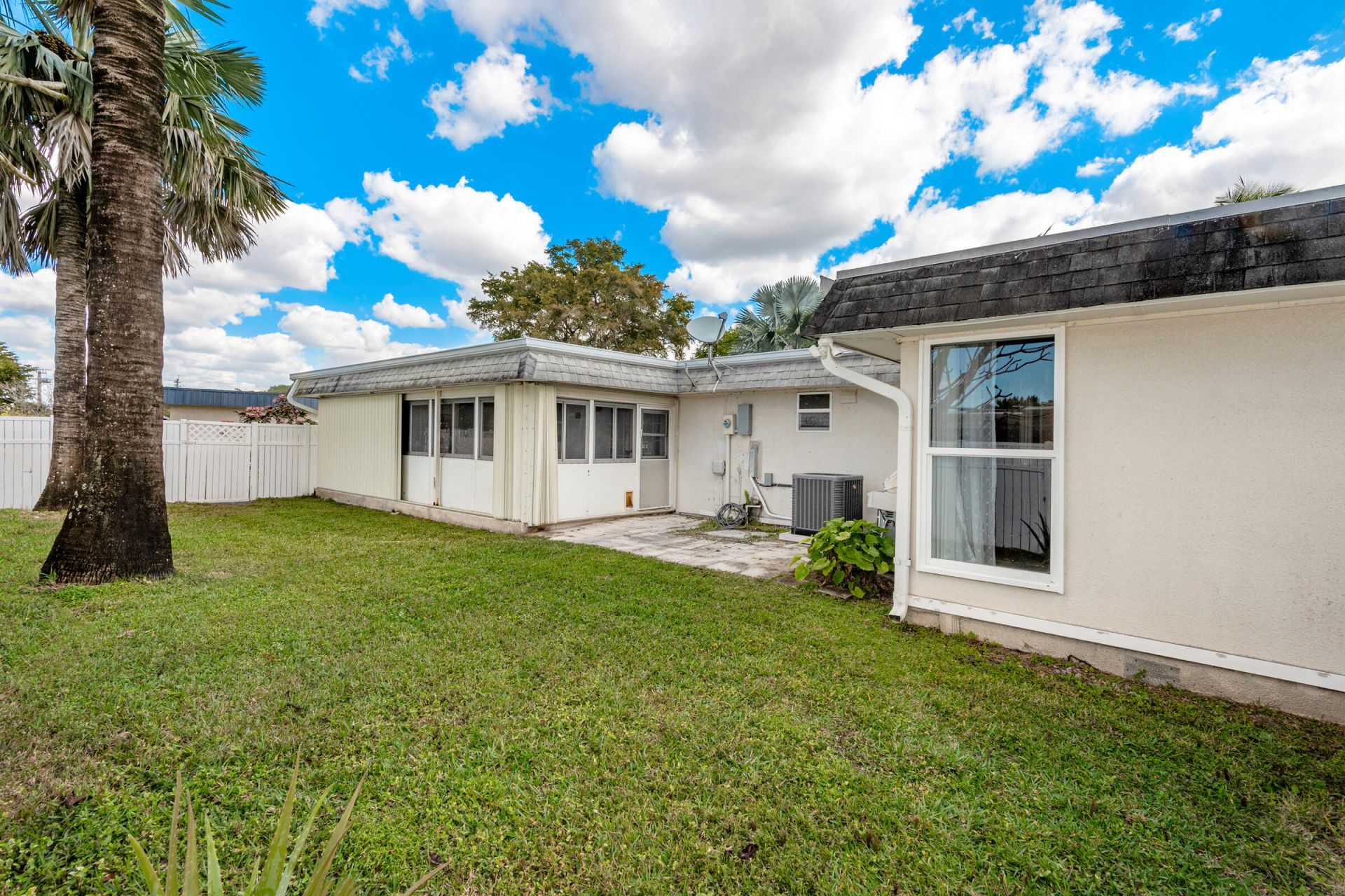 6307 NW 71 St Avenue, Tamarac, FL 33321 Photo