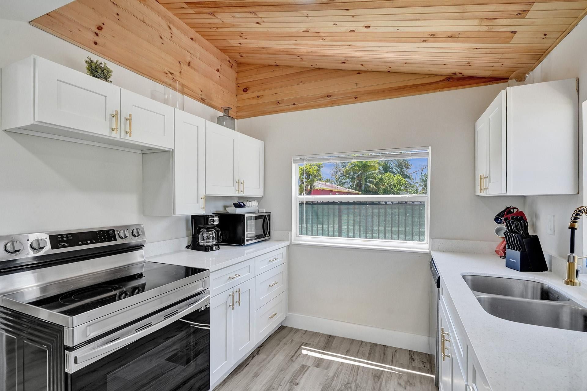8021 NW 1st Place, Unit 1, Miami, FL 33150 Photo