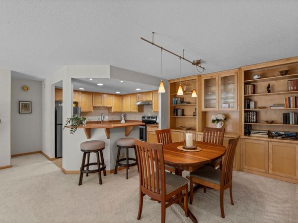2885 Knox Avenue S, Unit 605, Minneapolis, MN 55408