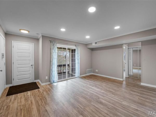 1406 Durango Lane , Unit 7, Fenton, MO 63026