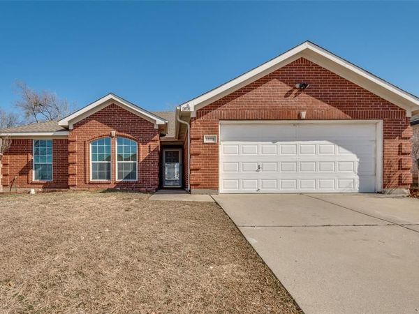 1808 Wolf Creek Drive, Arlington, TX 76018