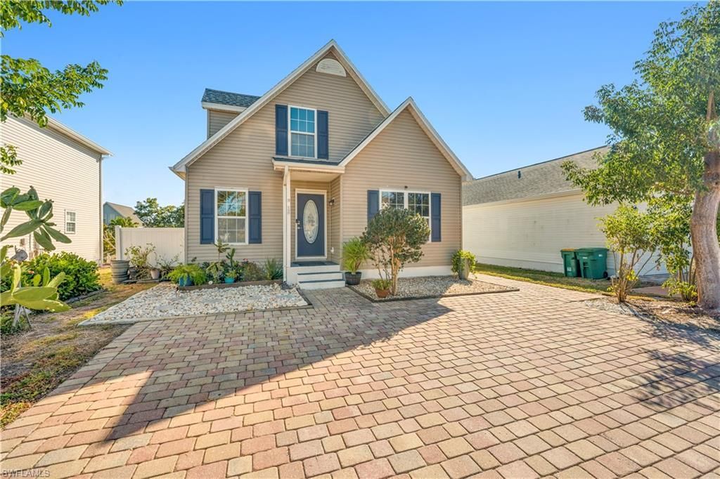 150 Leawood Cir, Naples, FL 34104 Main Photo