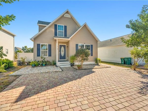 150 Leawood CIR, NAPLES, FL 34104