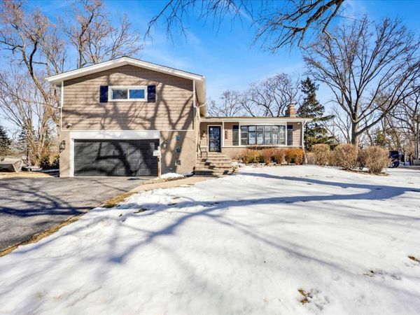 1632 Village Green Court, Deerfield, IL 60015