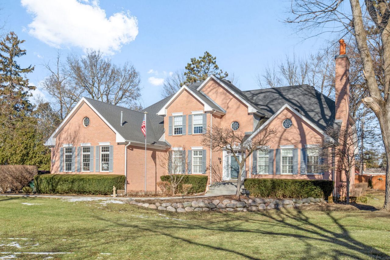 130 Carriage Trail, Barrington, IL 60010 Main Photo