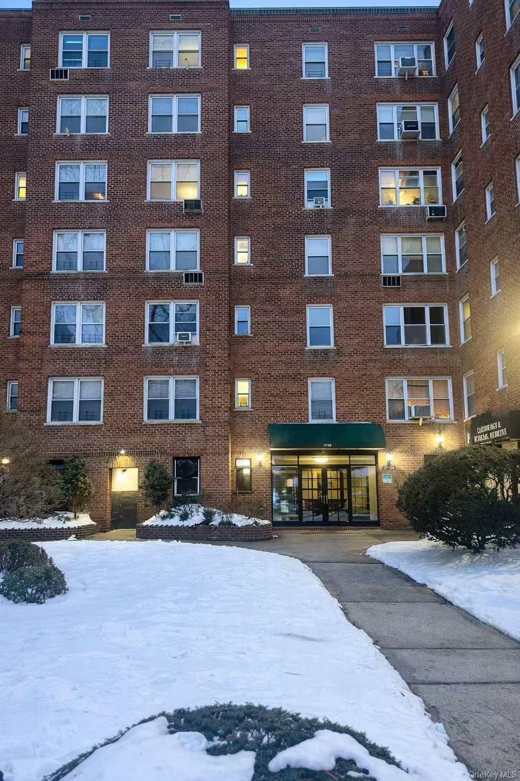 2704 Parsons Boulevard, Unit 6B, Flushing, NY 11354 Main Photo