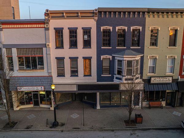 814 Lincolnway, Unit 204, La Porte, IN 46350