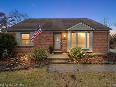 1938 Beverly Street, Sylvan Lake, MI 48320