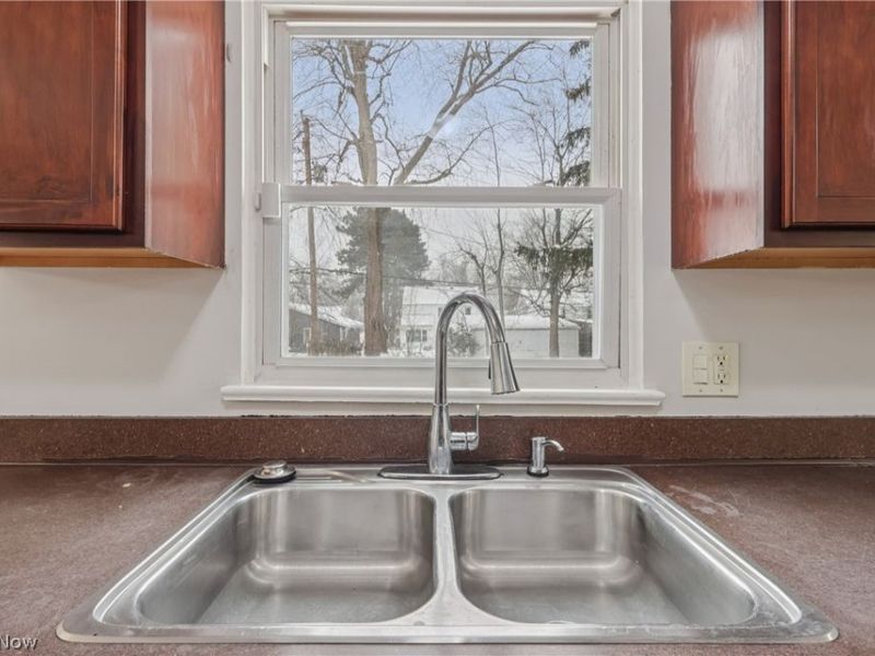 4480 Birchwold Road, Cleveland, OH 44121 Photo 11