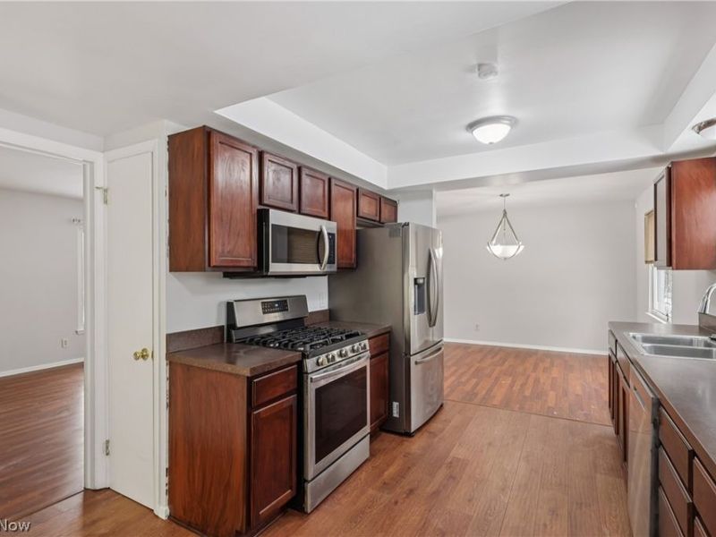 4480 Birchwold Road, Cleveland, OH 44121 Photo 2