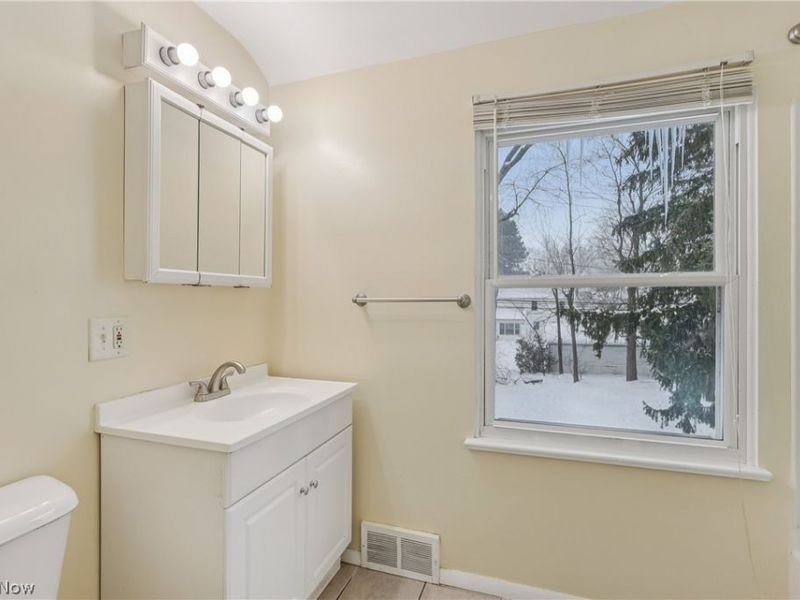 4480 Birchwold Road, Cleveland, OH 44121 Photo 6