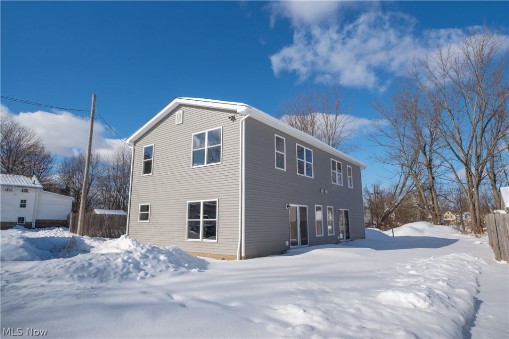 161 High Street, Elyria, OH 44035