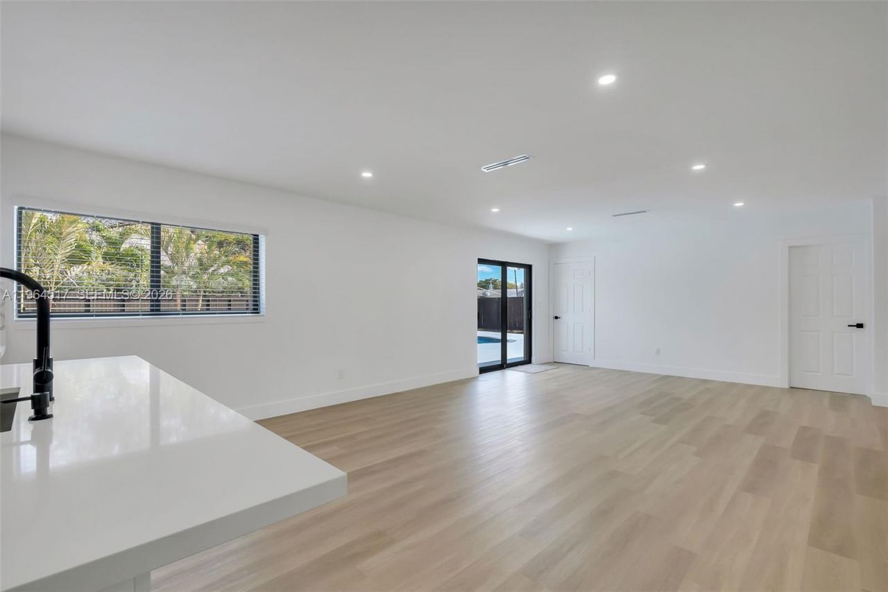 17887 78th Pl, Hialeah, FL 33015 Photo