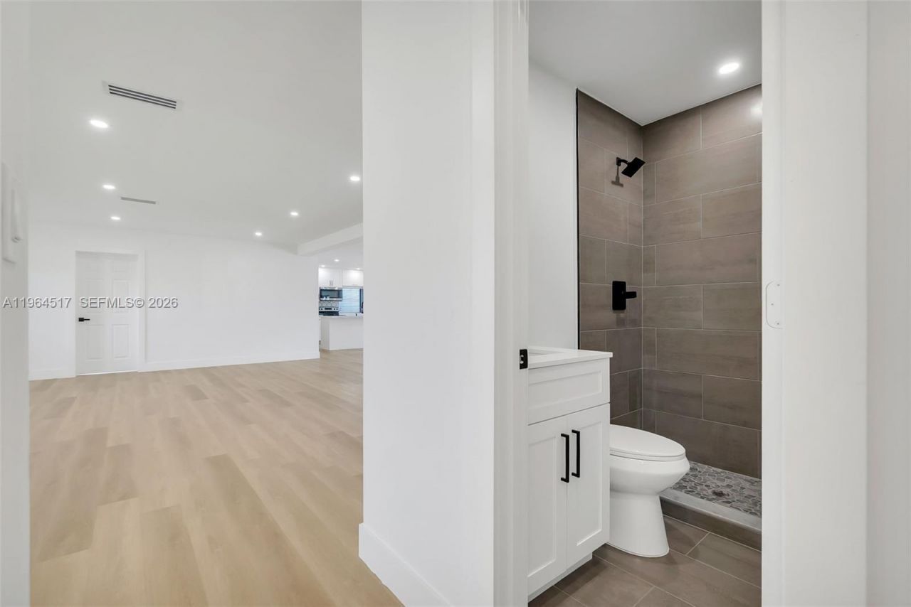 17887 78th Pl, Hialeah, FL 33015 Photo