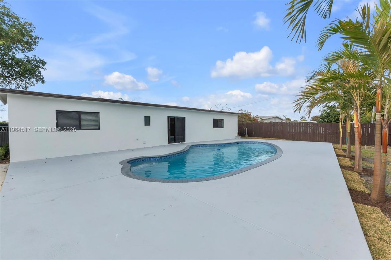 17887 78th Pl, Hialeah, FL 33015 Photo