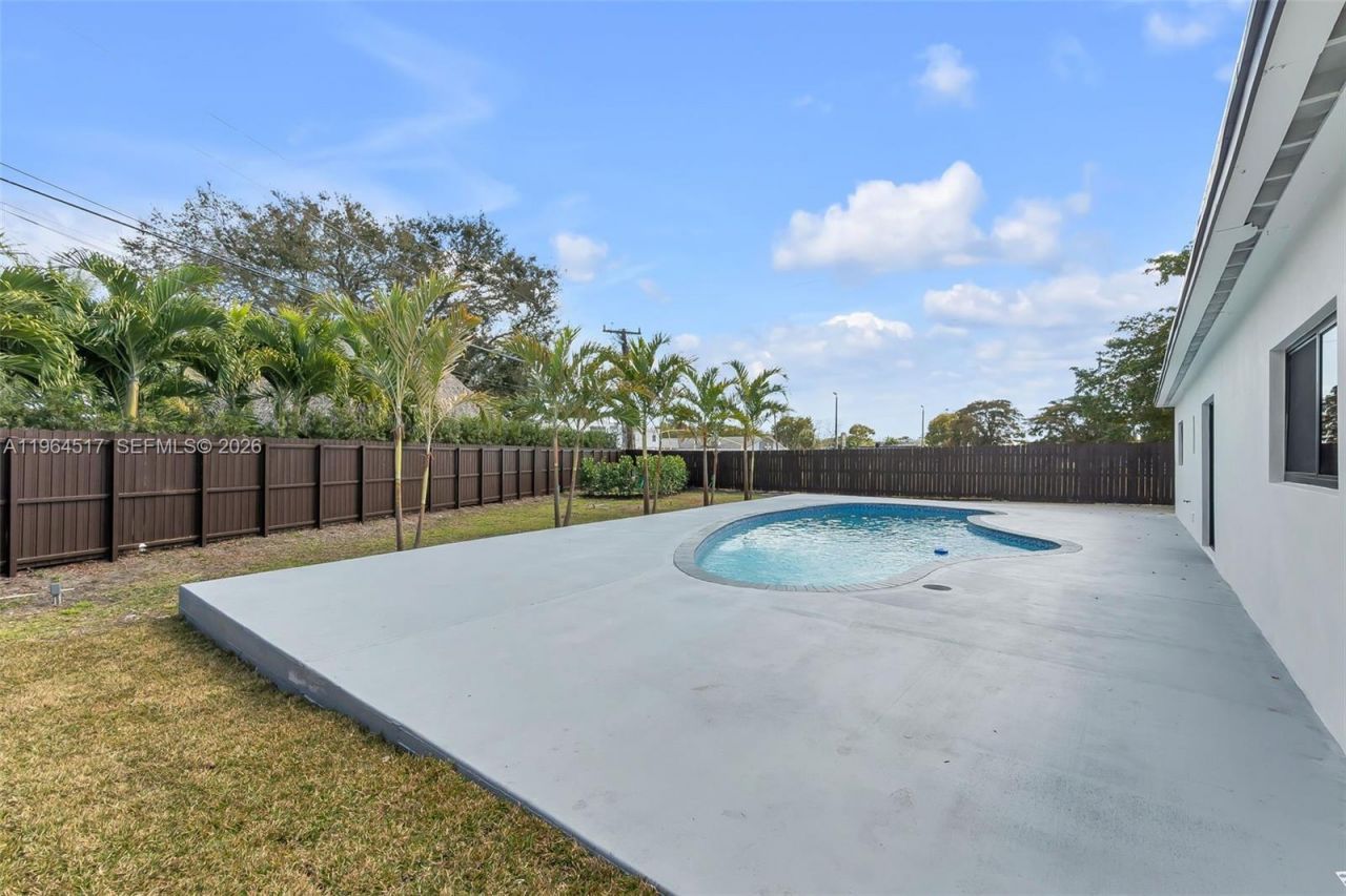 17887 78th Pl, Hialeah, FL 33015 Photo