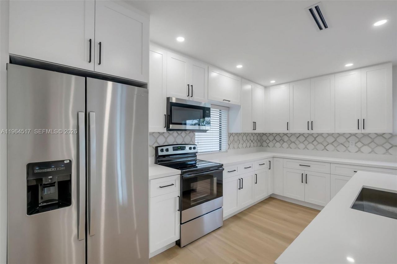 17887 78th Pl, Hialeah, FL 33015 Photo