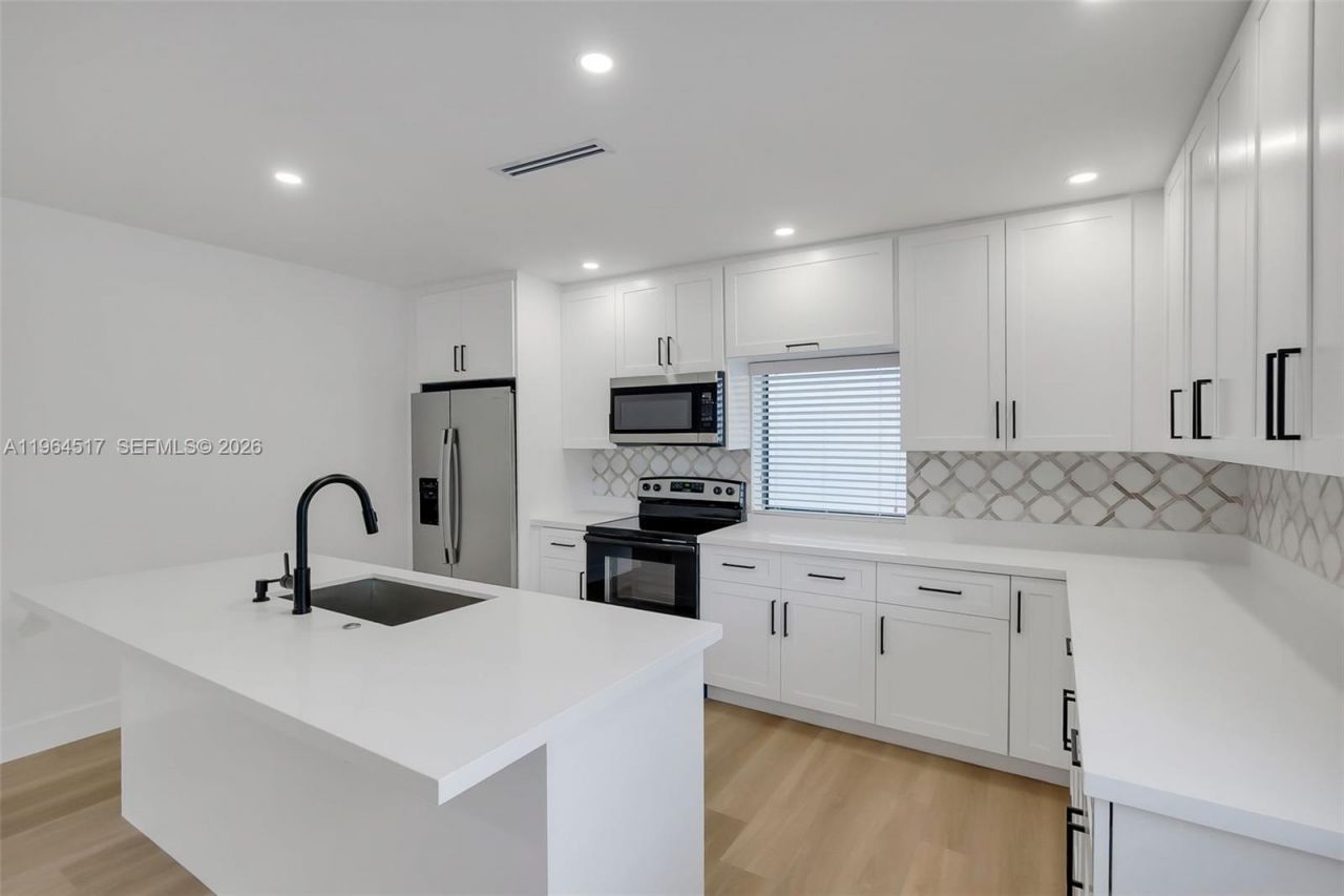 17887 78th Pl, Hialeah, FL 33015 Photo