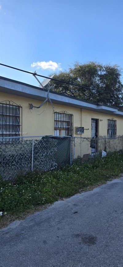 1511 NW 64th St, Miami, FL 33147 Photo