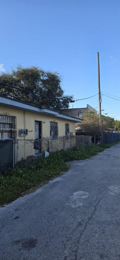 1511 NW 64th St, Miami, FL 33147 Photo