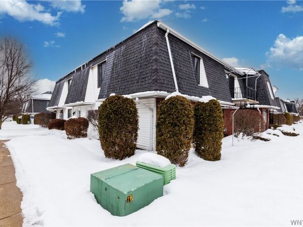 10A Foxberry Drive S, Getzville, NY 14068