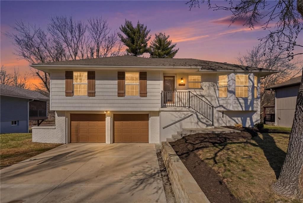 2203 N Gaines Drive, Clinton, MO 64735 Main Photo