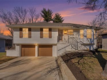 2203 N Gaines Drive, Clinton, MO 64735