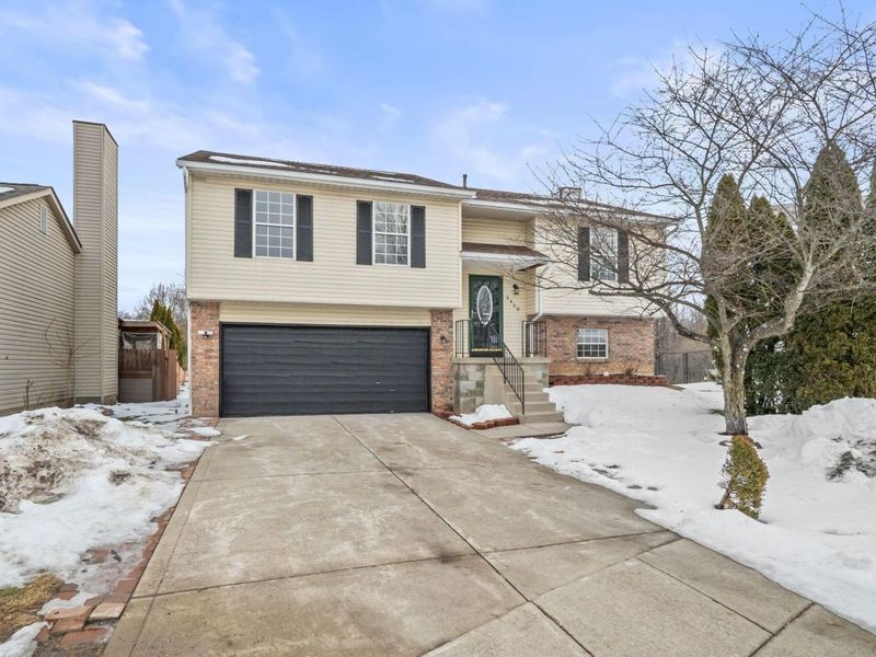 3438 High Creek Drive, Columbus, OH 43223 Photo 2