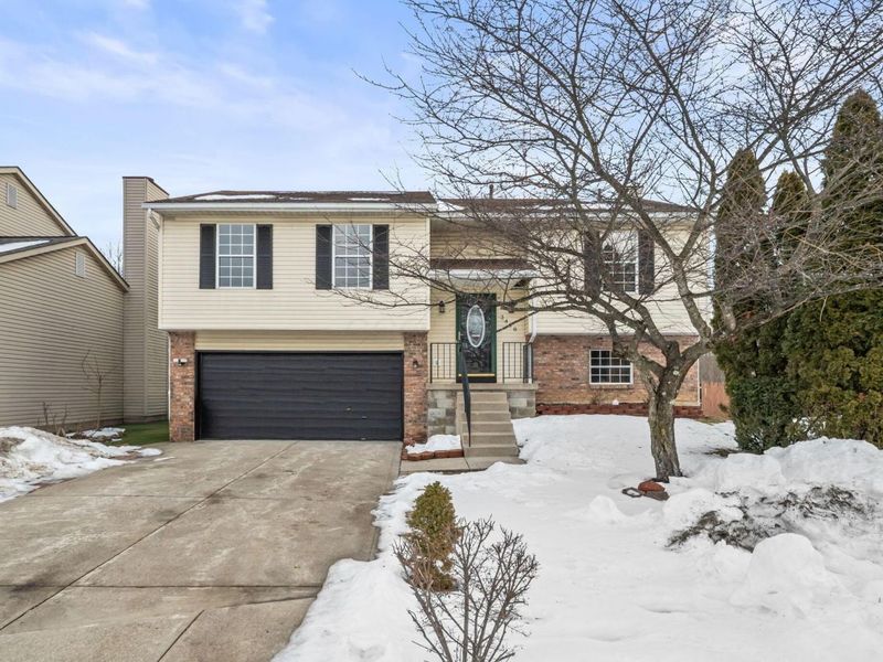 3438 High Creek Drive, Columbus, OH 43223 Photo 3