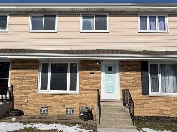 9850 Garden Court, Schiller Park, IL 60176