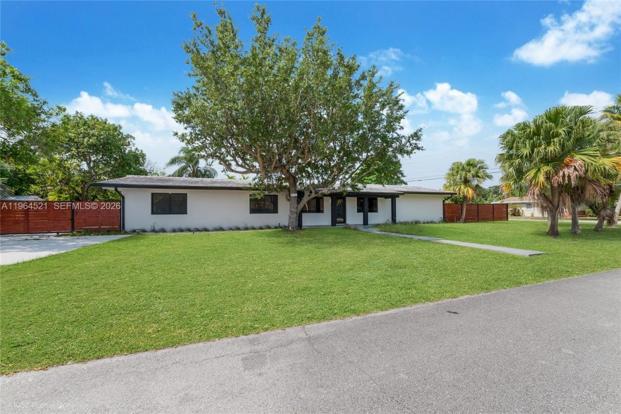 8270 SW 130th St, Pinecrest, FL 33156 Photo