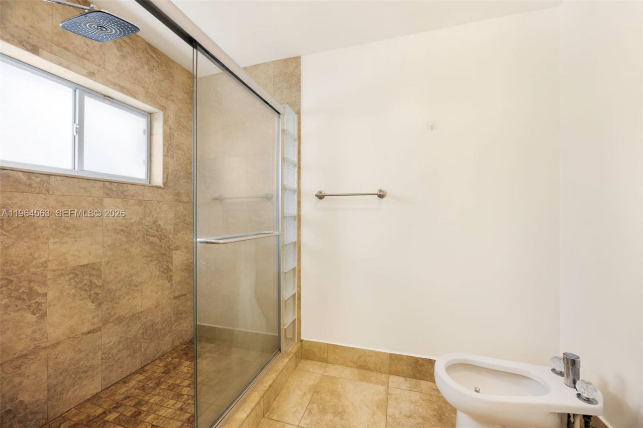 10233 NW 52nd Ln, Doral, FL 33178 Photo